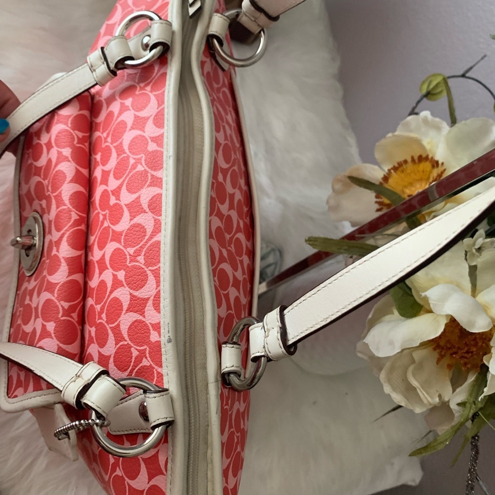 Coach Chelsea Signature Leah Tote Bag - Picture 11 of 11